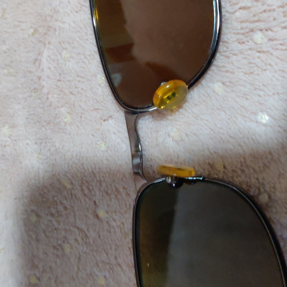 Vintage Ray-Ban sunglasses & new case - Picture 6 of 16